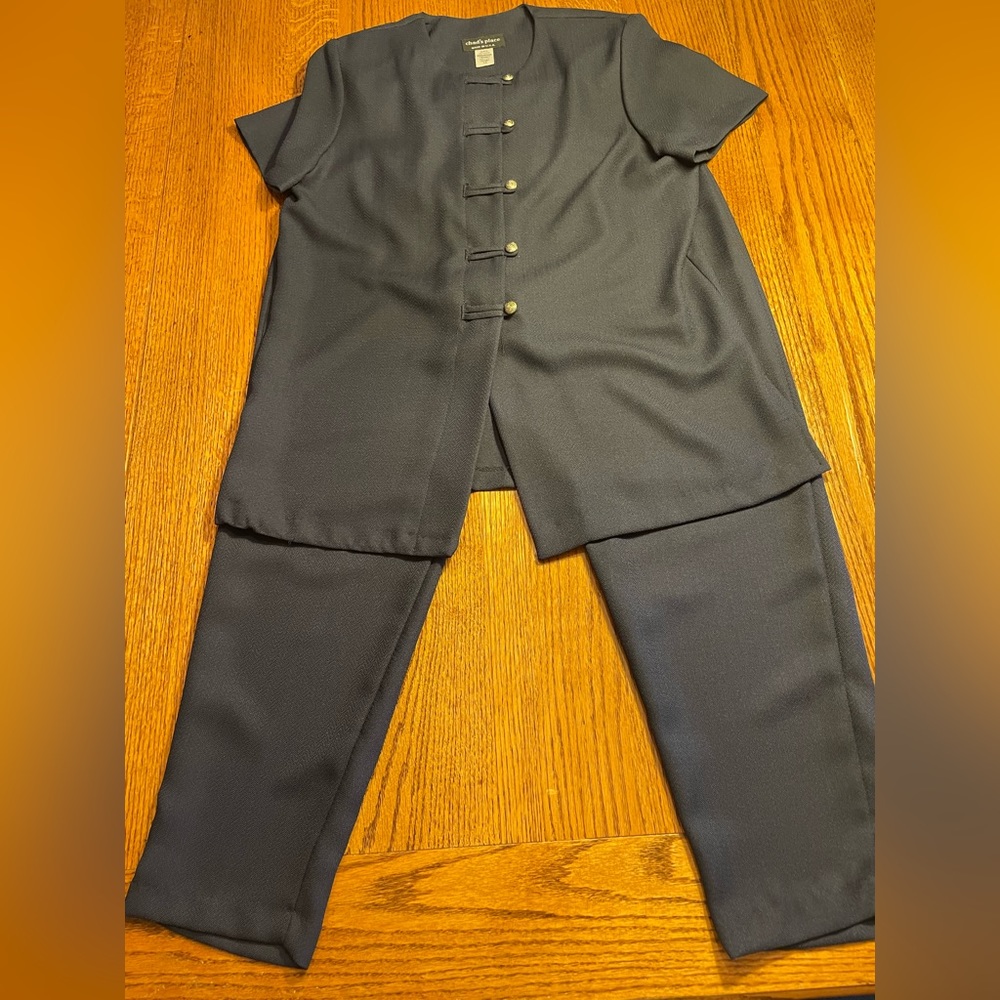 CHADS PLACE NAVY SIZE 14, GOLD BUTTON UP PANT SUIT
